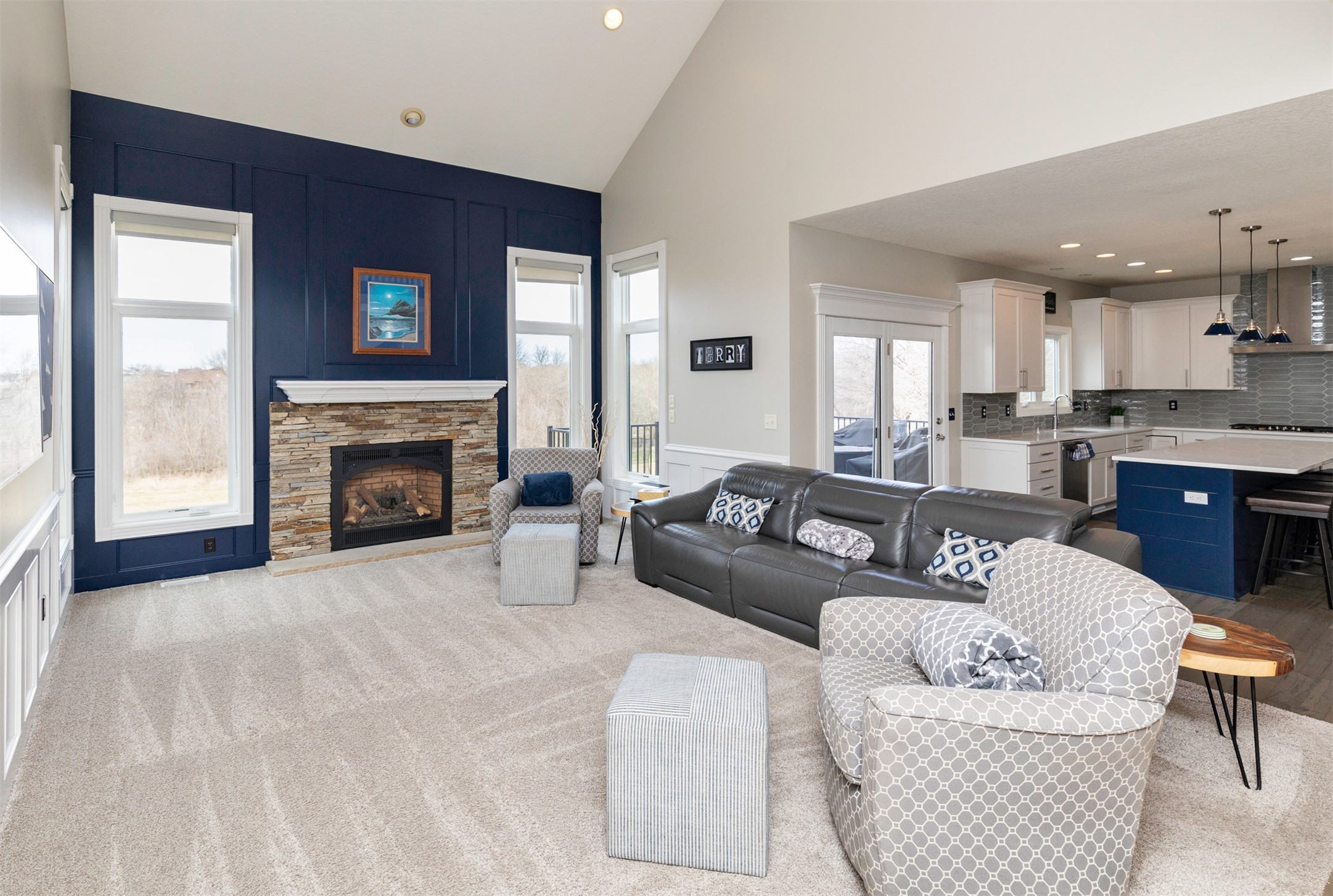 15305 Oakwood Drive, Urbandale, Iowa image 4