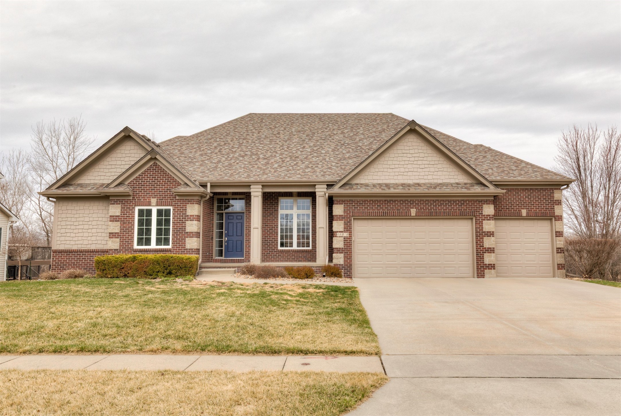 15305 Oakwood Drive, Urbandale, Iowa image 1