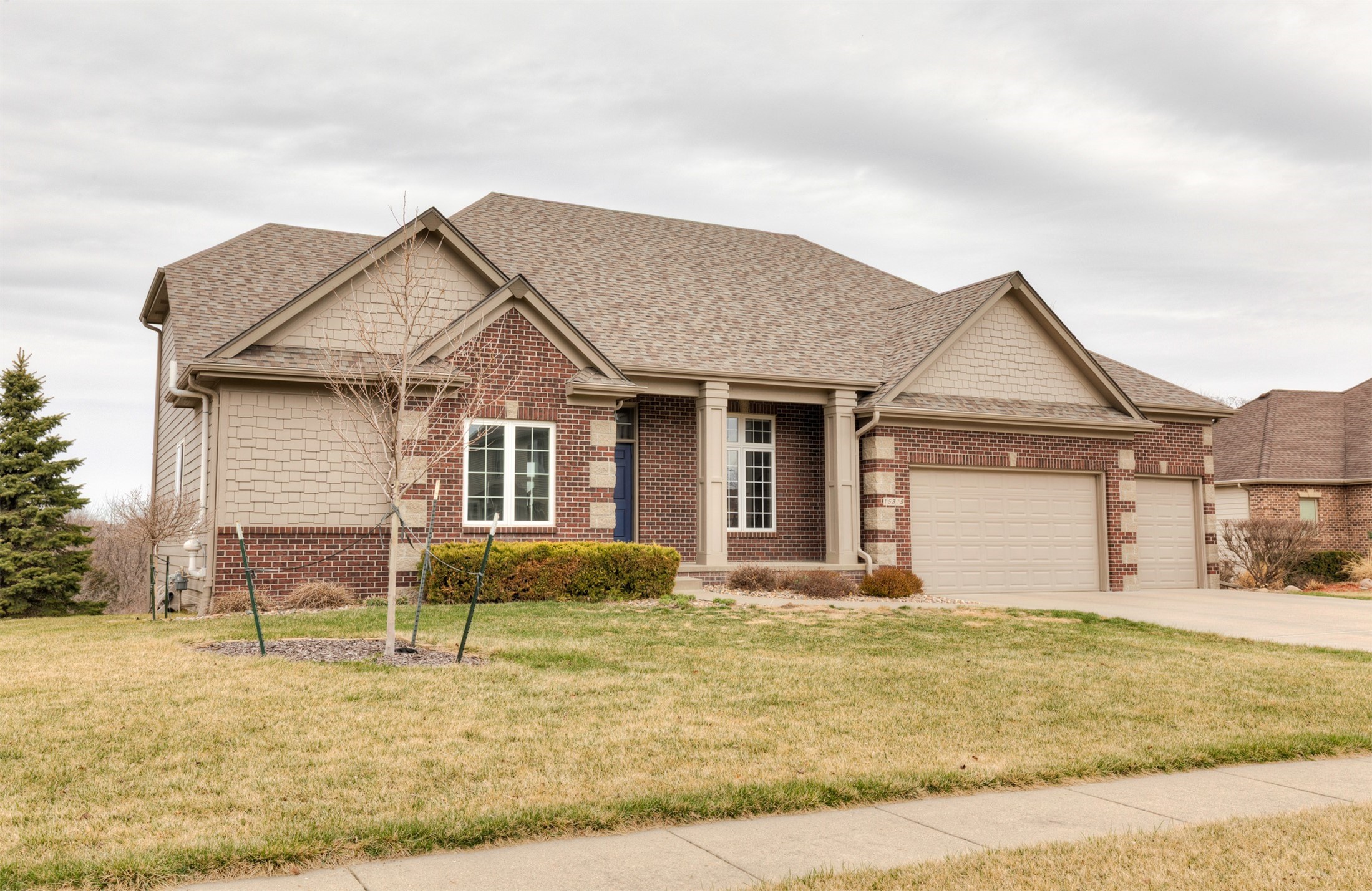 15305 Oakwood Drive, Urbandale, Iowa image 2