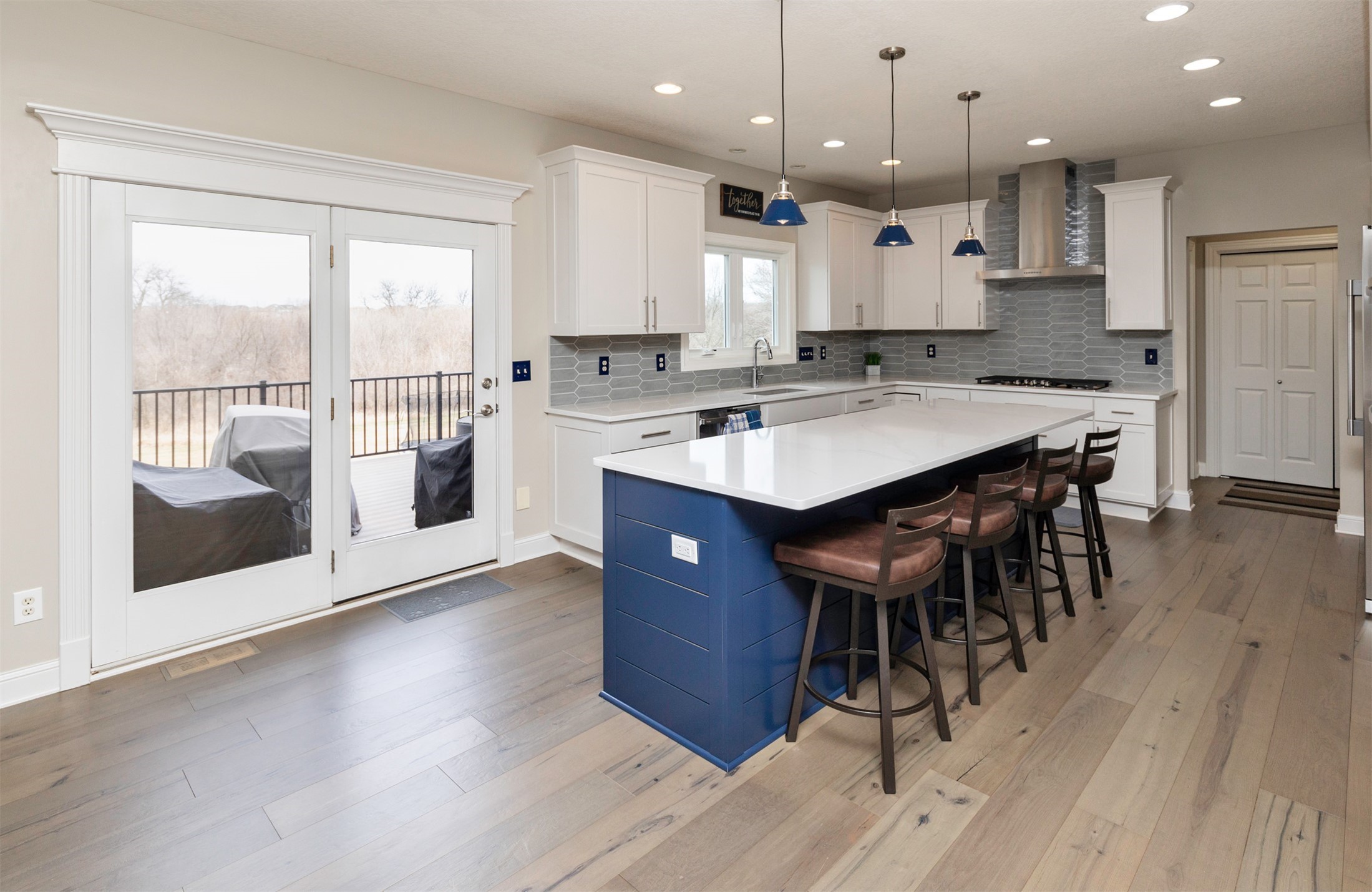 15305 Oakwood Drive, Urbandale, Iowa image 7