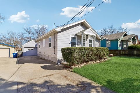 Homes For Sale - 1629 46th Street<br/> Des Moines, IA 50310