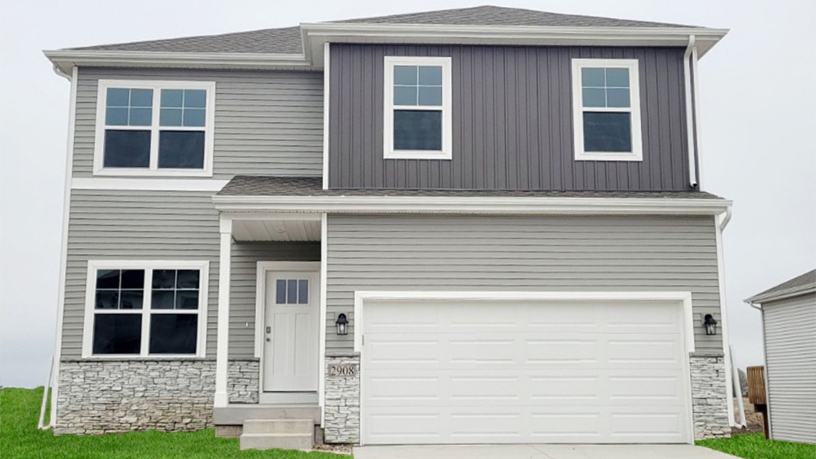 2204 N Summercrest Street, Indianola, Iowa image 1