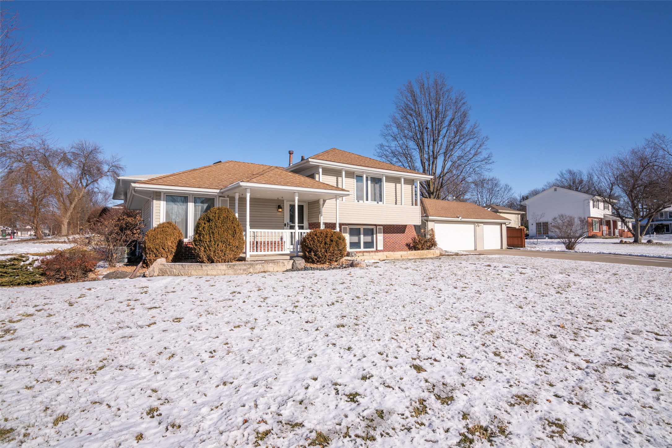 2401 Guenever Court, Altoona, Iowa image 1