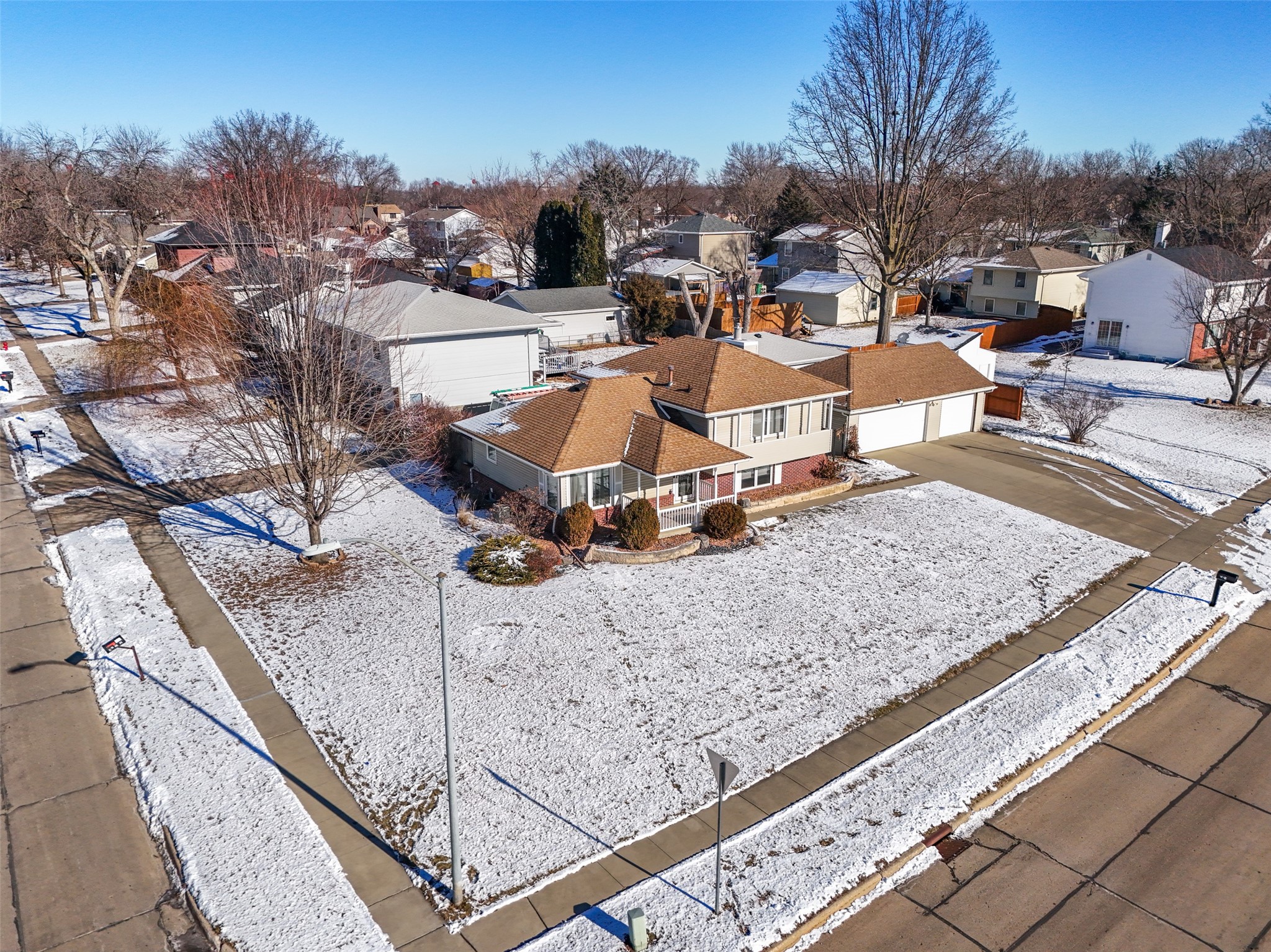 2401 Guenever Court, Altoona, Iowa image 3