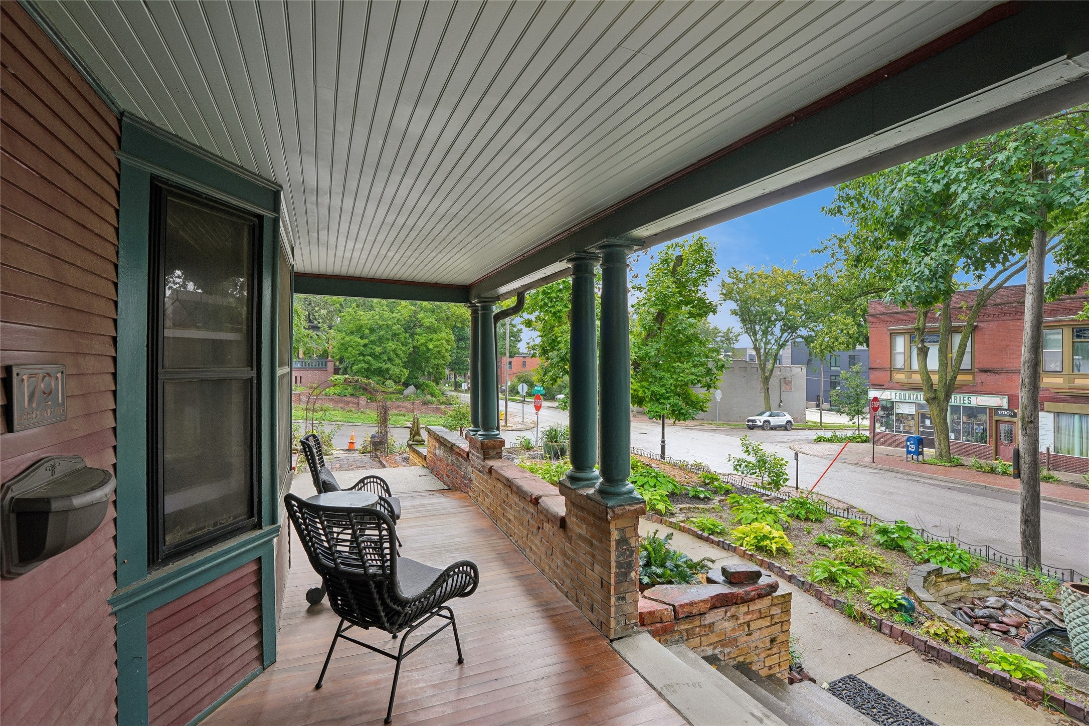 1701 Woodland Avenue