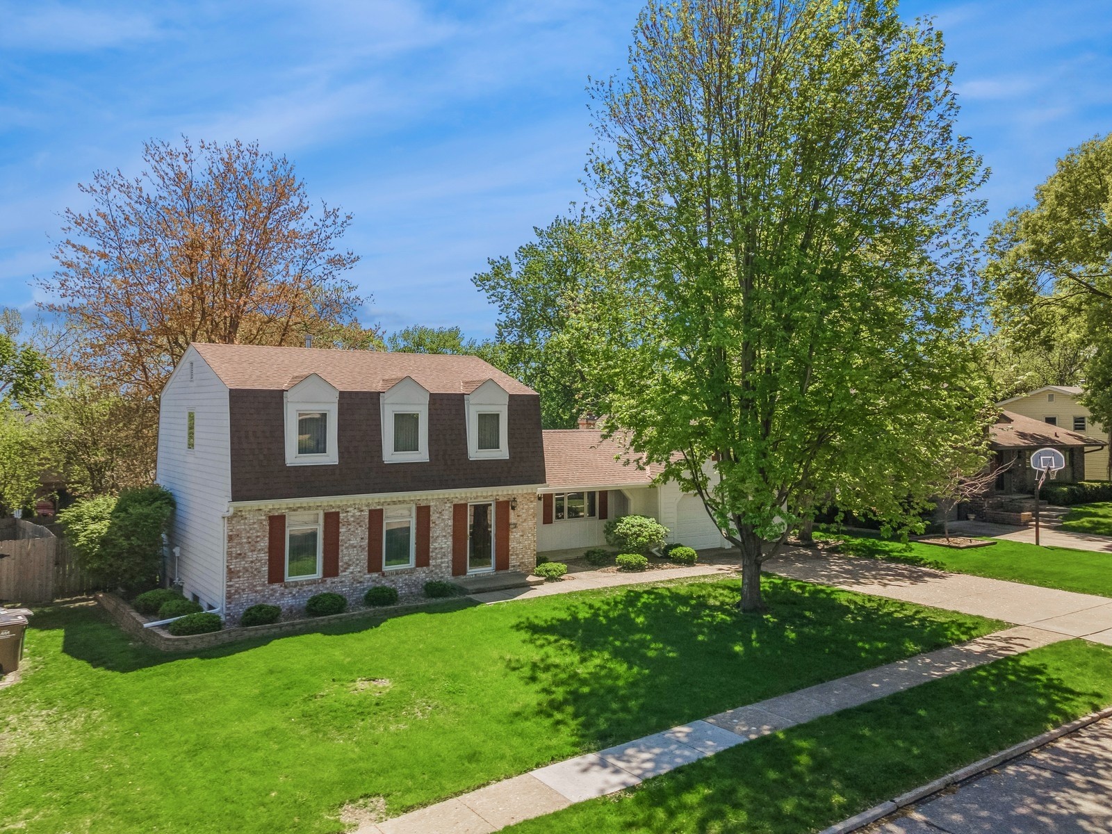 2016 Crown Flair Drive, West Des Moines, Iowa image 2