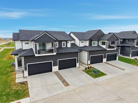 Condo For Sale - 106 NE Country Meadow Lane<br/> Ankeny, IA 50021