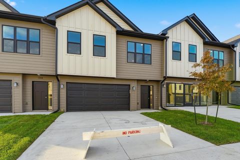 Condo For Sale - 1362 Meadow Rose Place<br/> Waukee, IA 50263