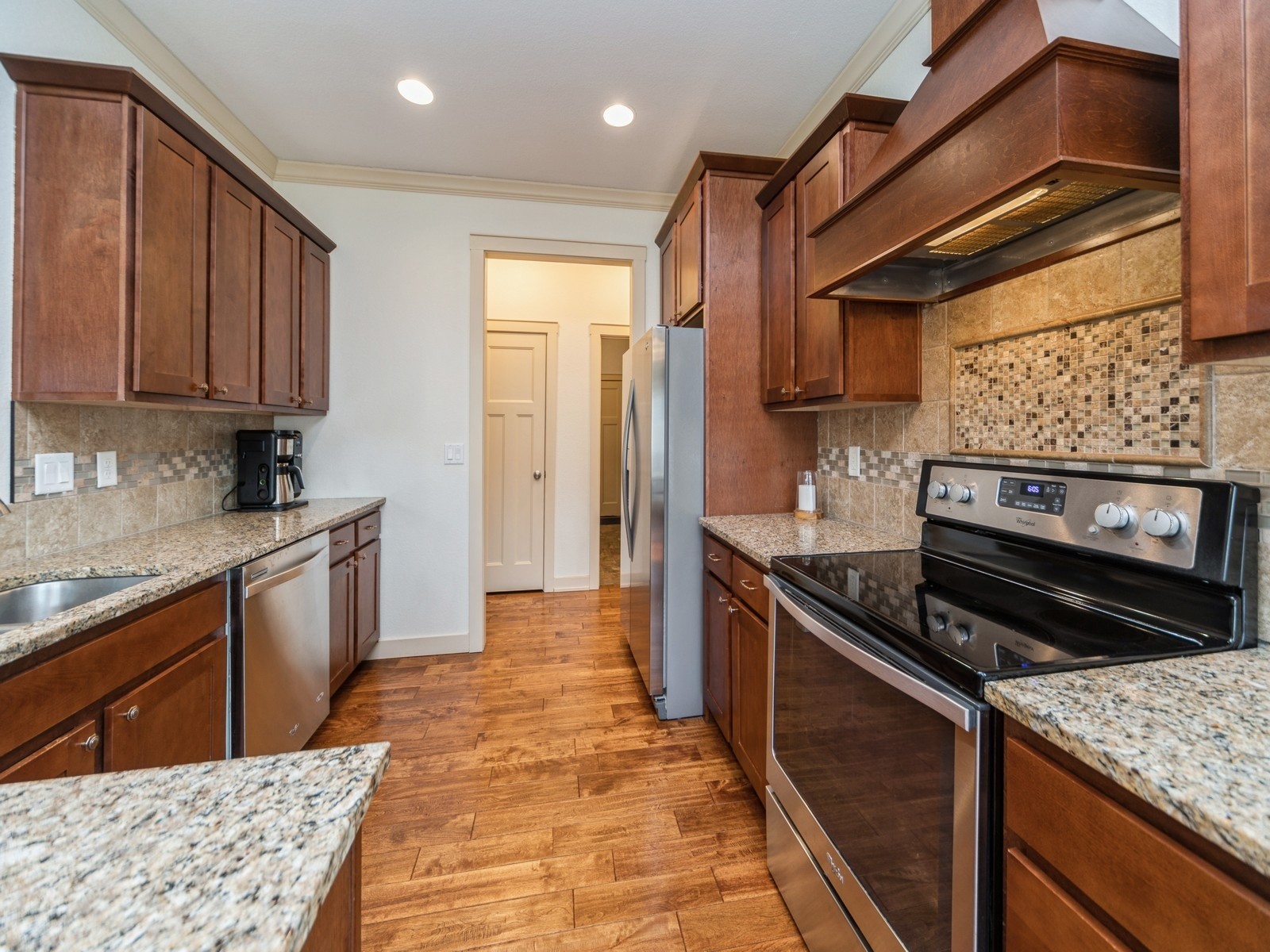 16035 Northpark Drive, Urbandale, Iowa image 5