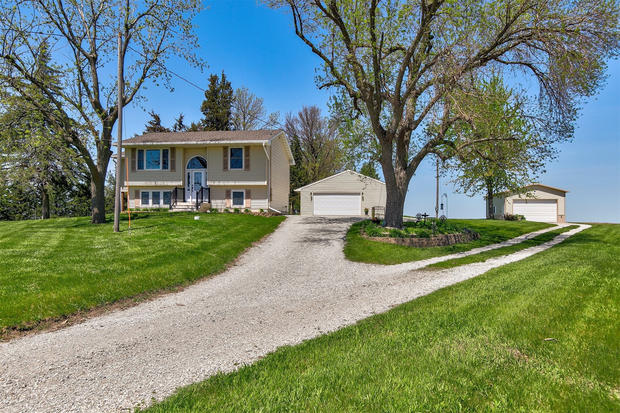 2705 Southbridge Drive, Adel, Iowa image 1