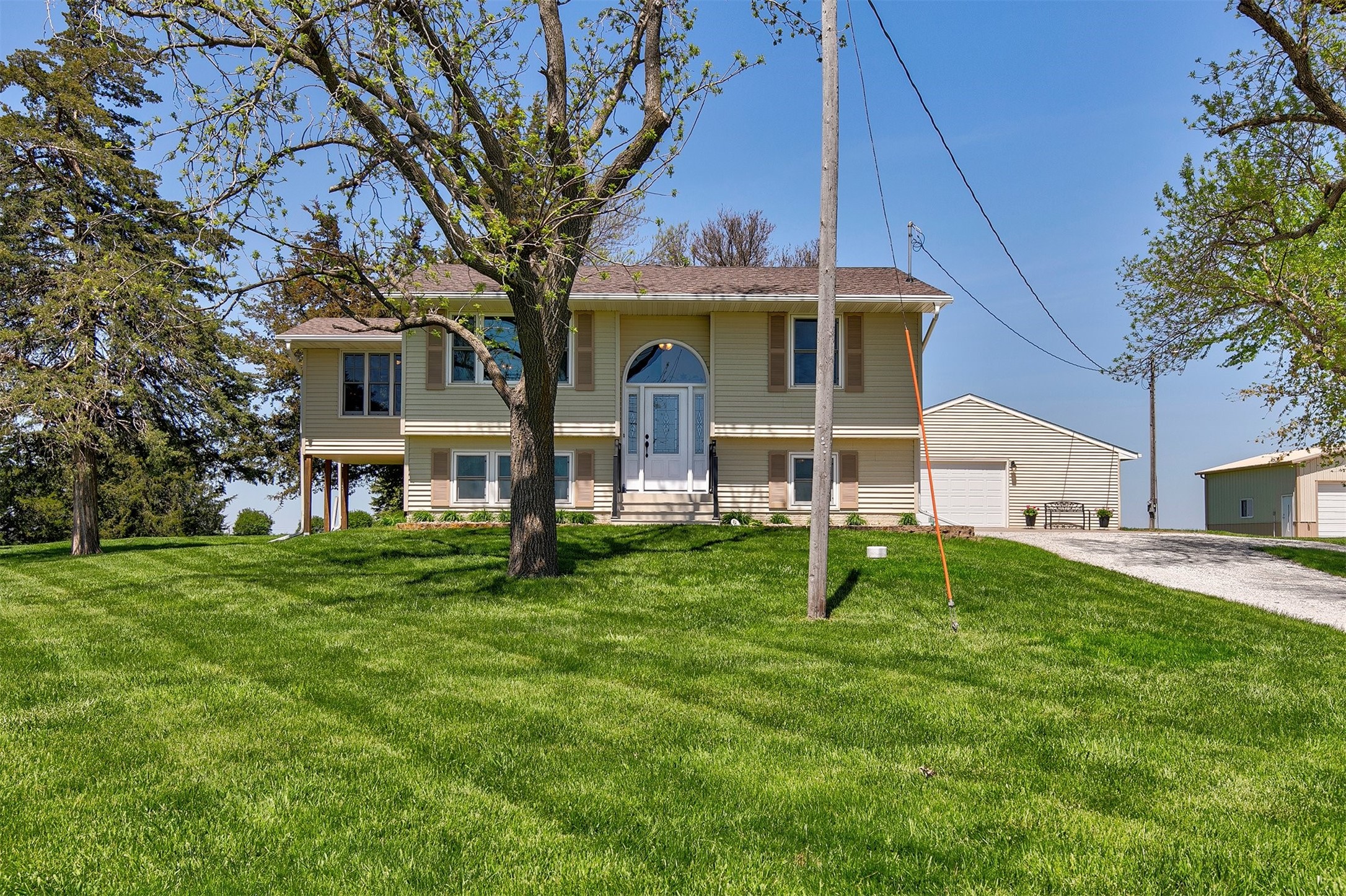 2705 Southbridge Drive, Adel, Iowa image 2