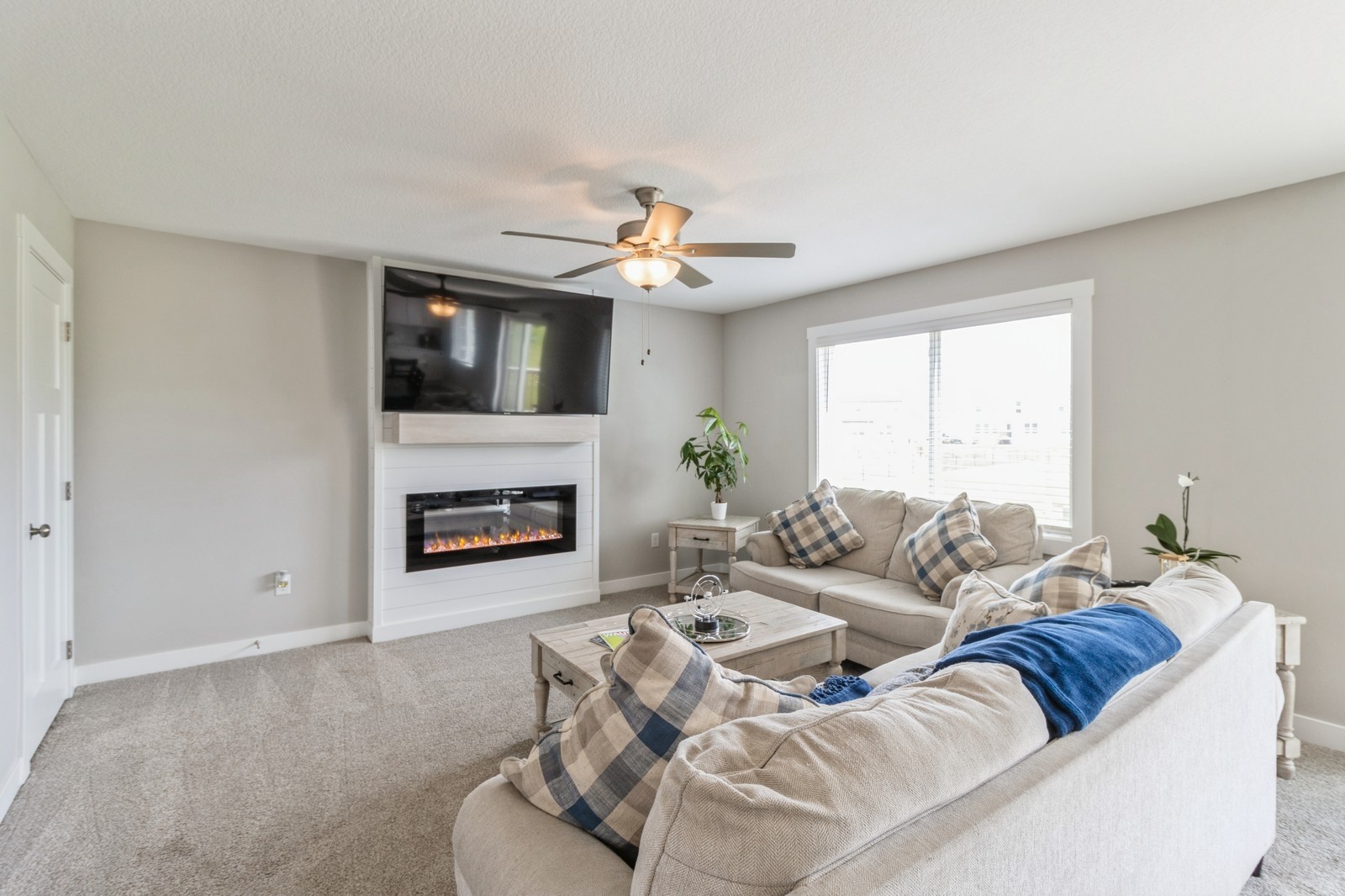 1220 NW Mill Springs Drive, Waukee, Iowa image 3