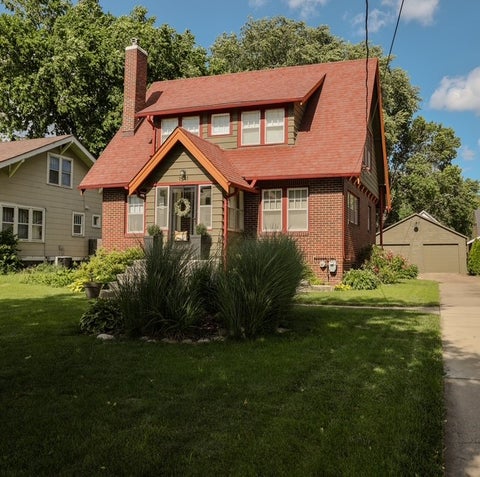 Homes For Sale - 1541 48th Street<br/> Des Moines, IA 50311