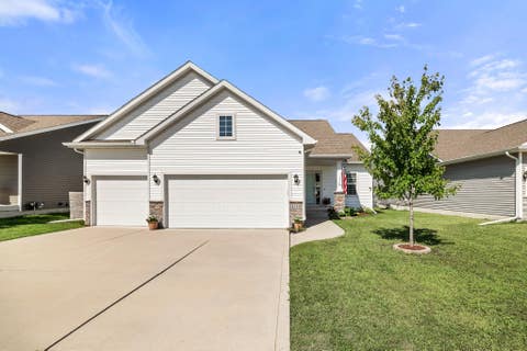 Homes For Sale - 4120 NW Countrywood Drive<br/> Ankeny, IA 50023