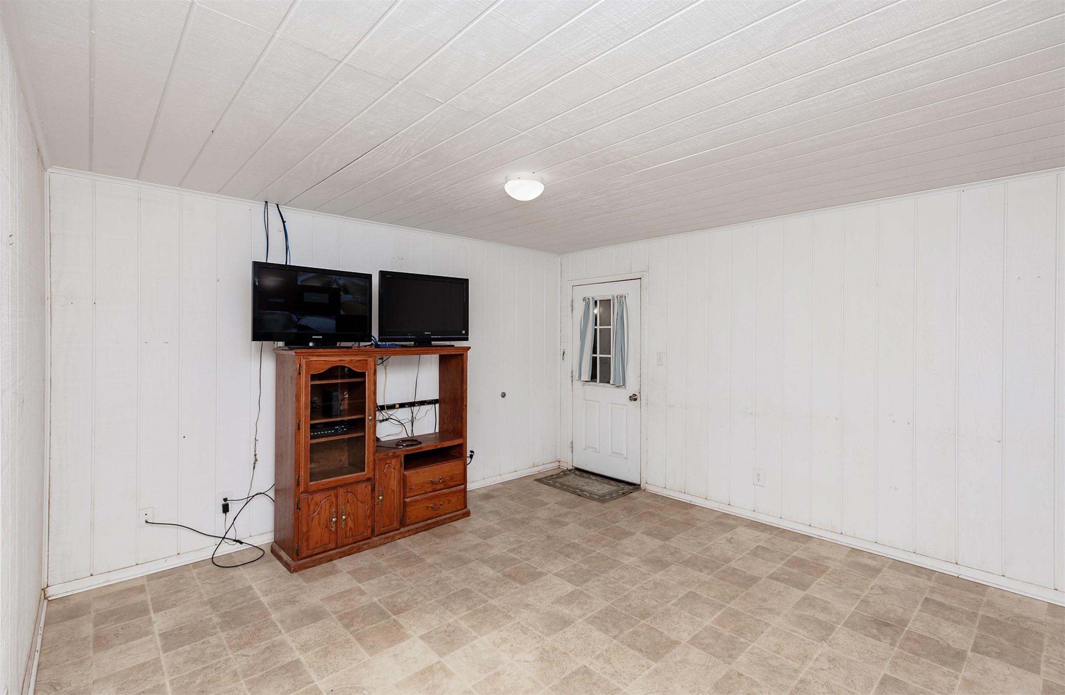 Runnells, Iowa, 50237, United States, 3 Bedrooms Bedrooms, ,1 BathroomBathrooms,Residential,Active,2038160