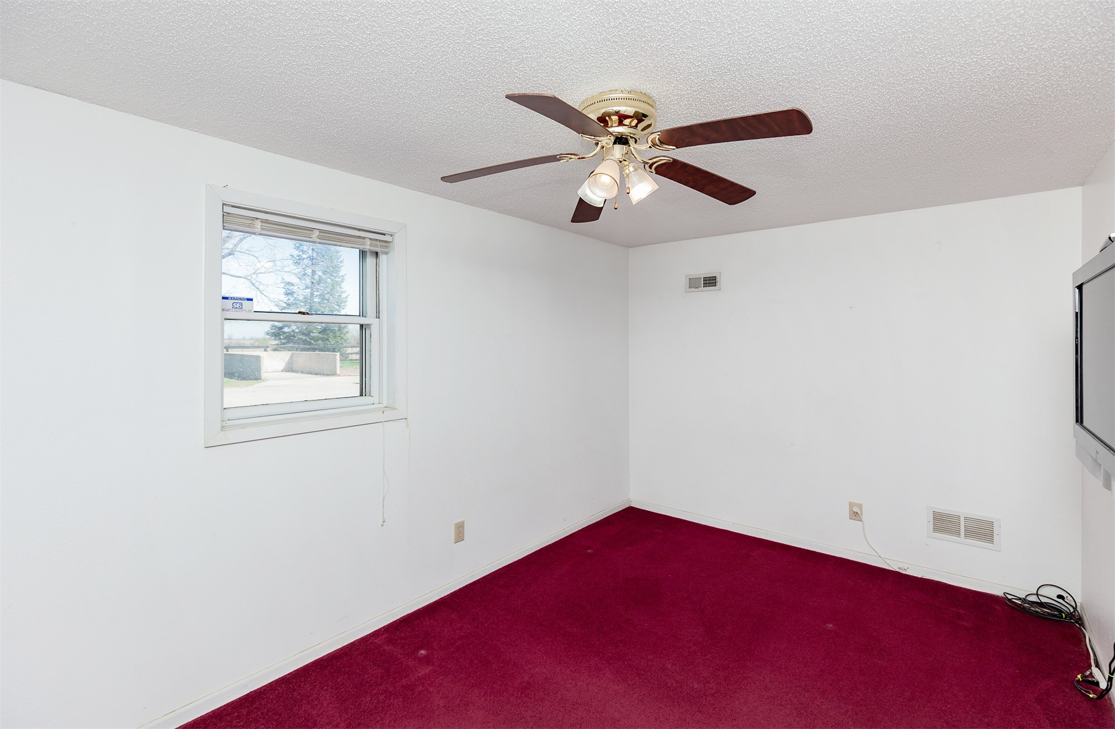 Runnells, Iowa, 50237, United States, 3 Bedrooms Bedrooms, ,1 BathroomBathrooms,Residential,Active,2038160