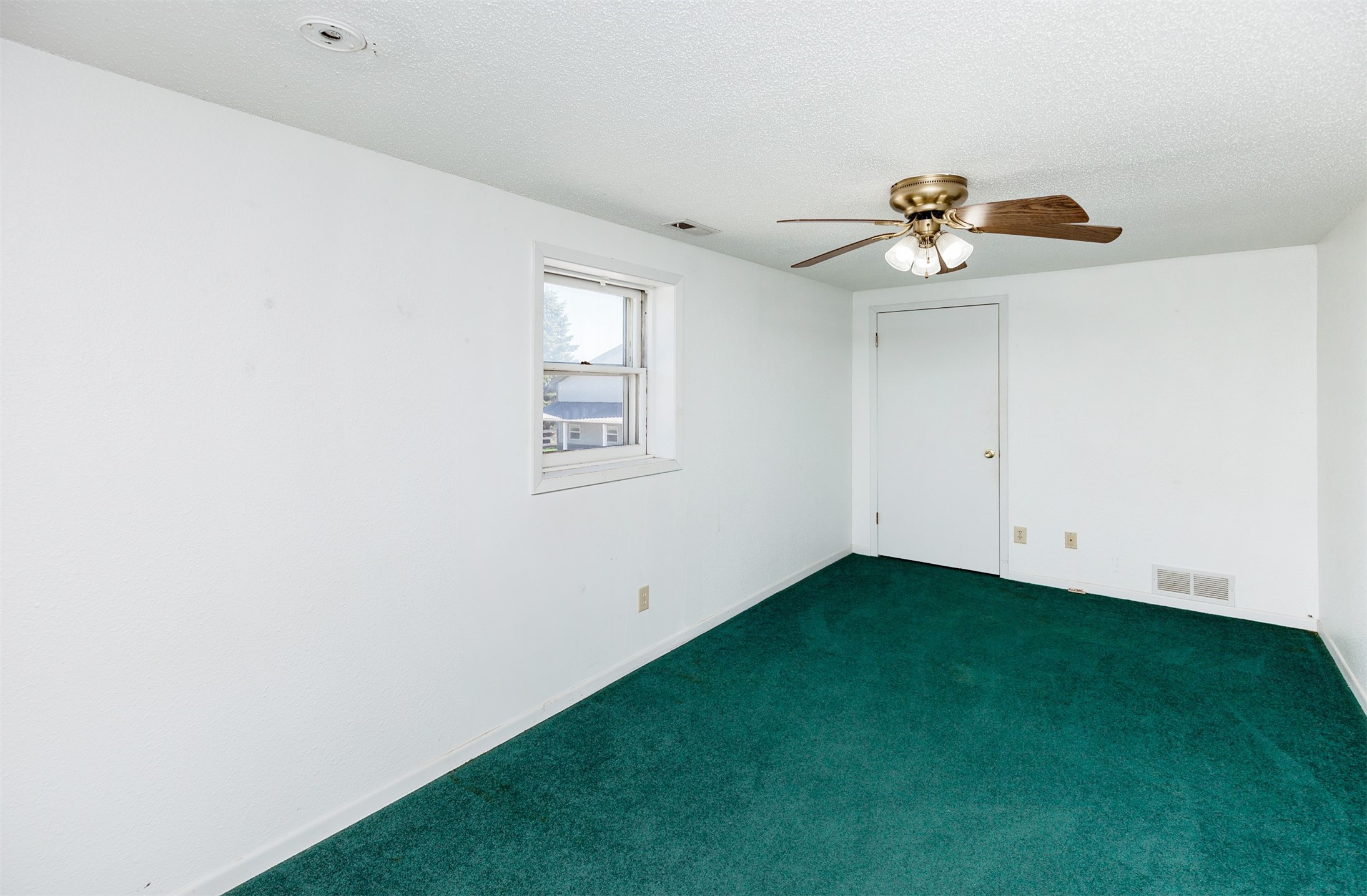 Runnells, Iowa, 50237, United States, 3 Bedrooms Bedrooms, ,1 BathroomBathrooms,Residential,Active,2038160