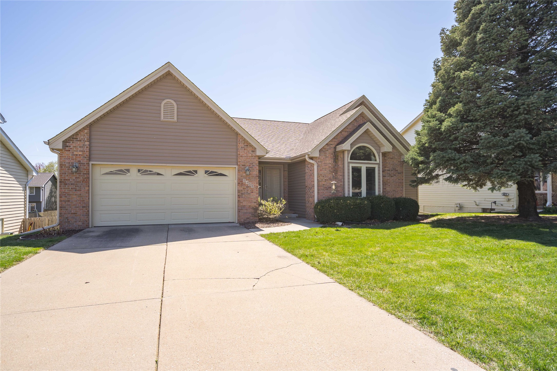 5408 Cody Drive, West Des Moines, Iowa image 2