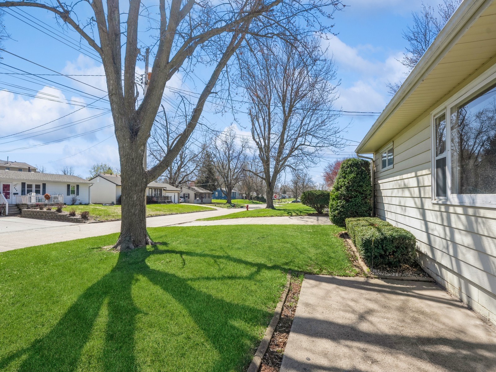 807 E 13th Street, Newton, Iowa image 2