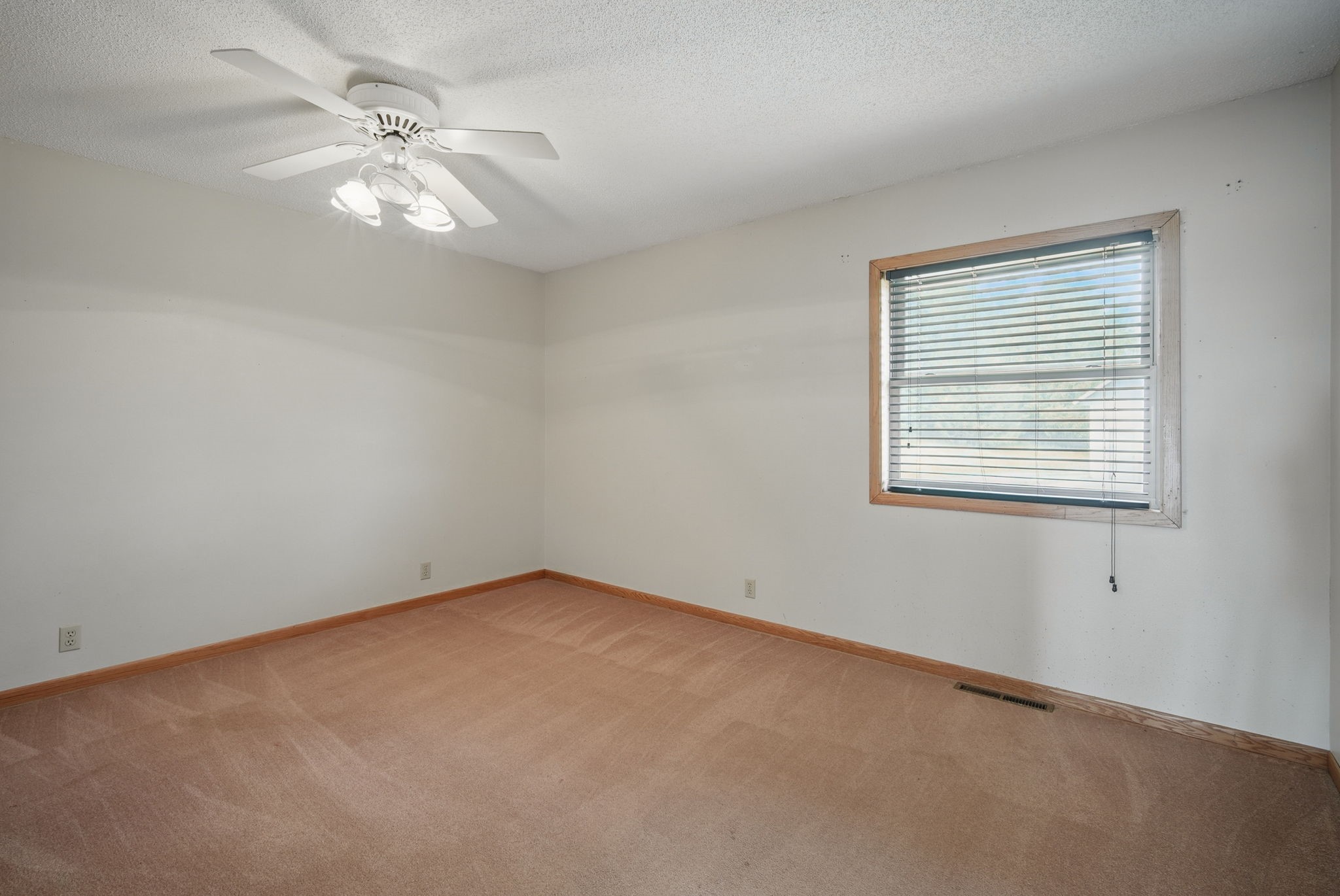2900 Wagon Road, Stuart, Iowa image 12