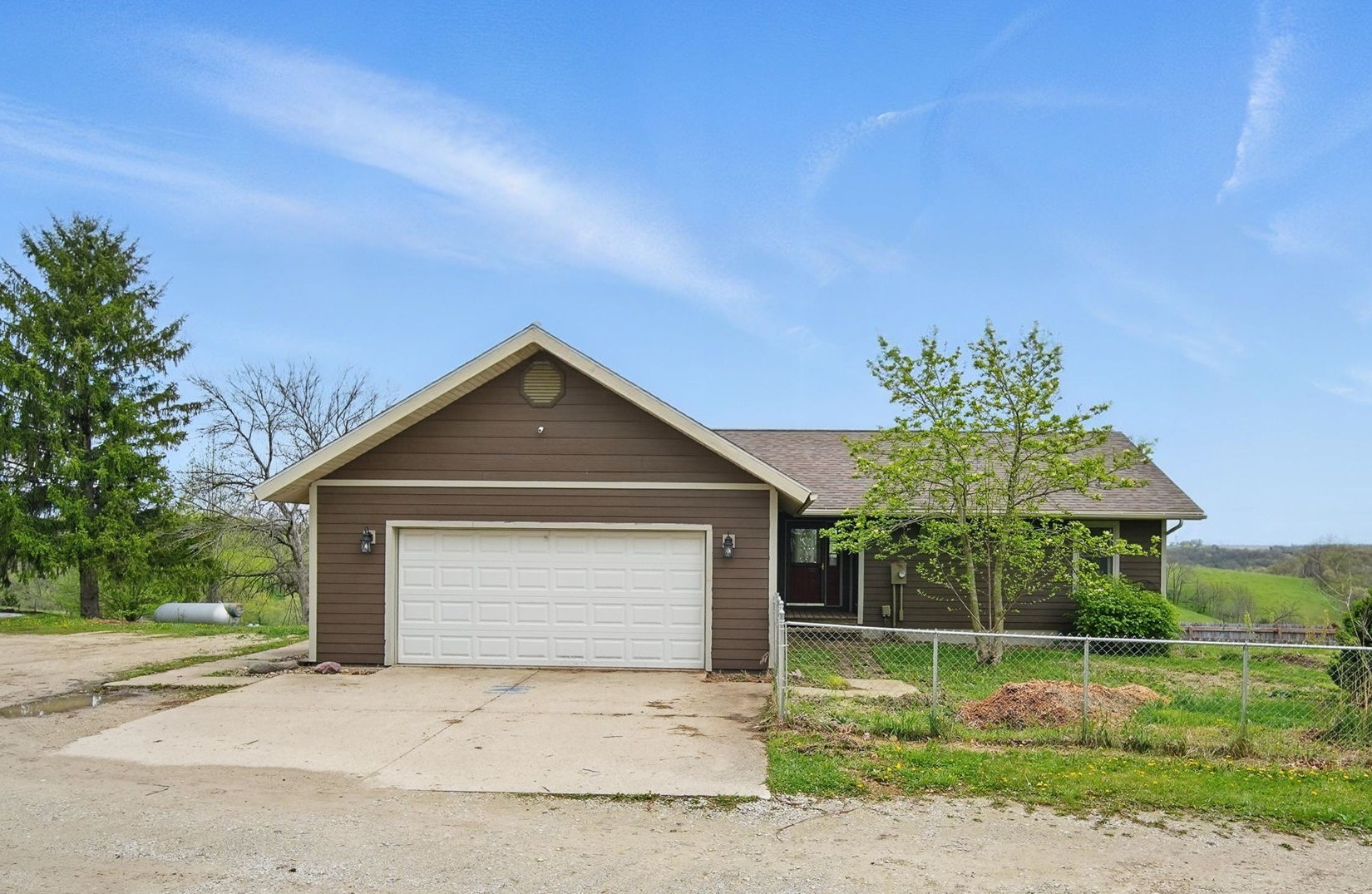 2900 Wagon Road, Stuart, Iowa image 1