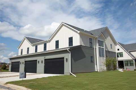 Condo For Sale - 1619 Harvest Sunset Avenue<br/> Cumming, IA 50061