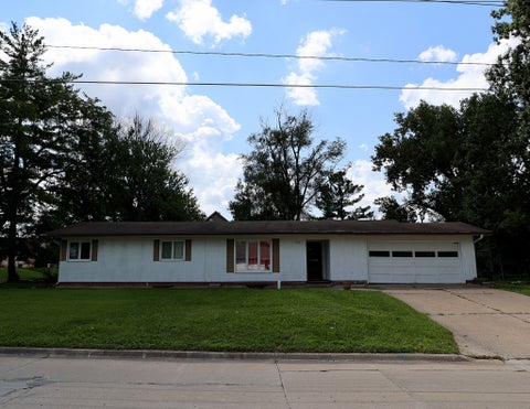Homes For Sale - 804 Ilion Avenue<br/> Lucas County, Chariton, IA 50049