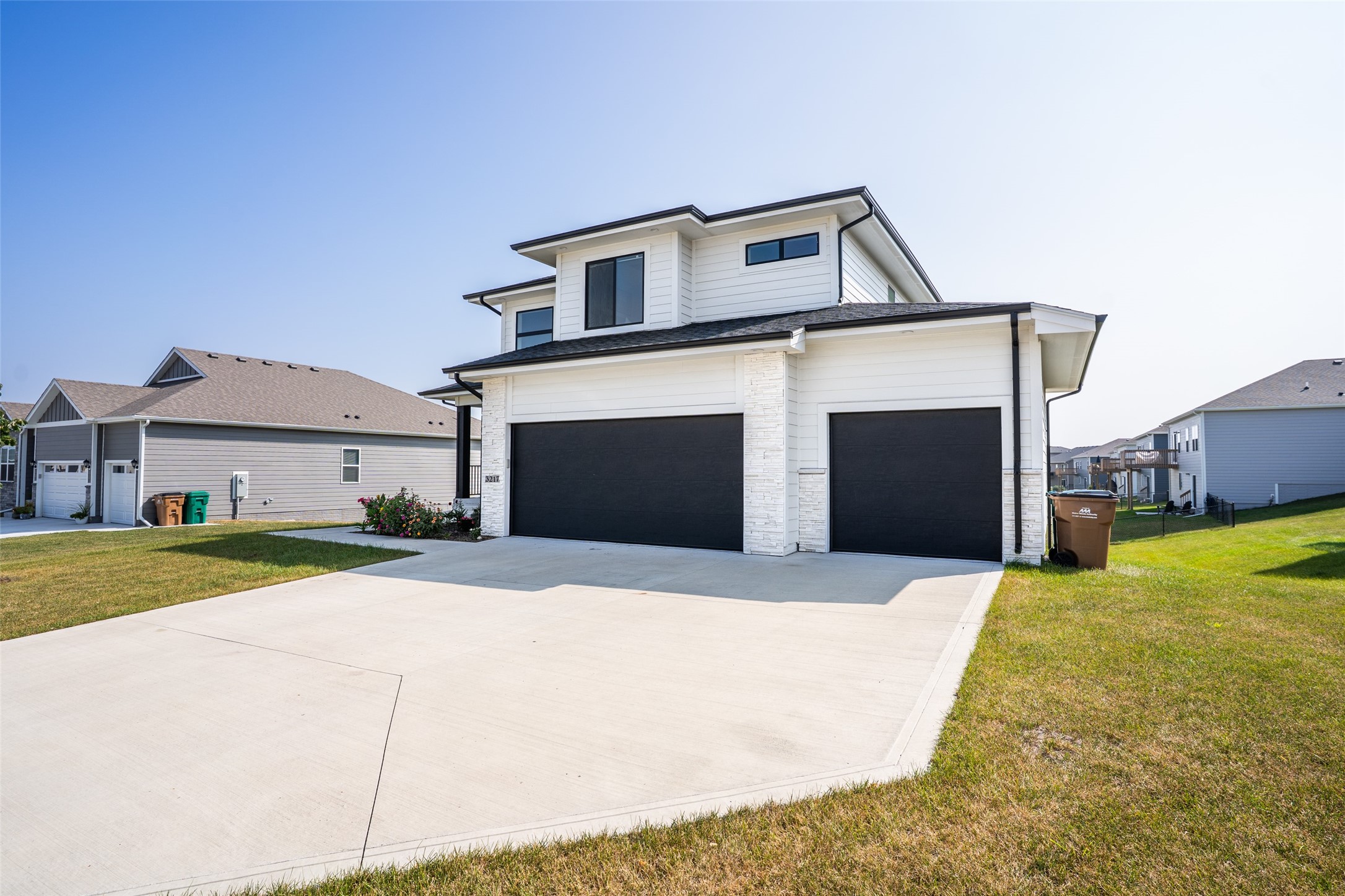 3217 Lakeview Drive SE
