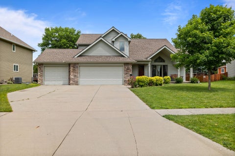 Homes For Sale - 1006 NE 24th Court<br/> Ankeny, IA 50021