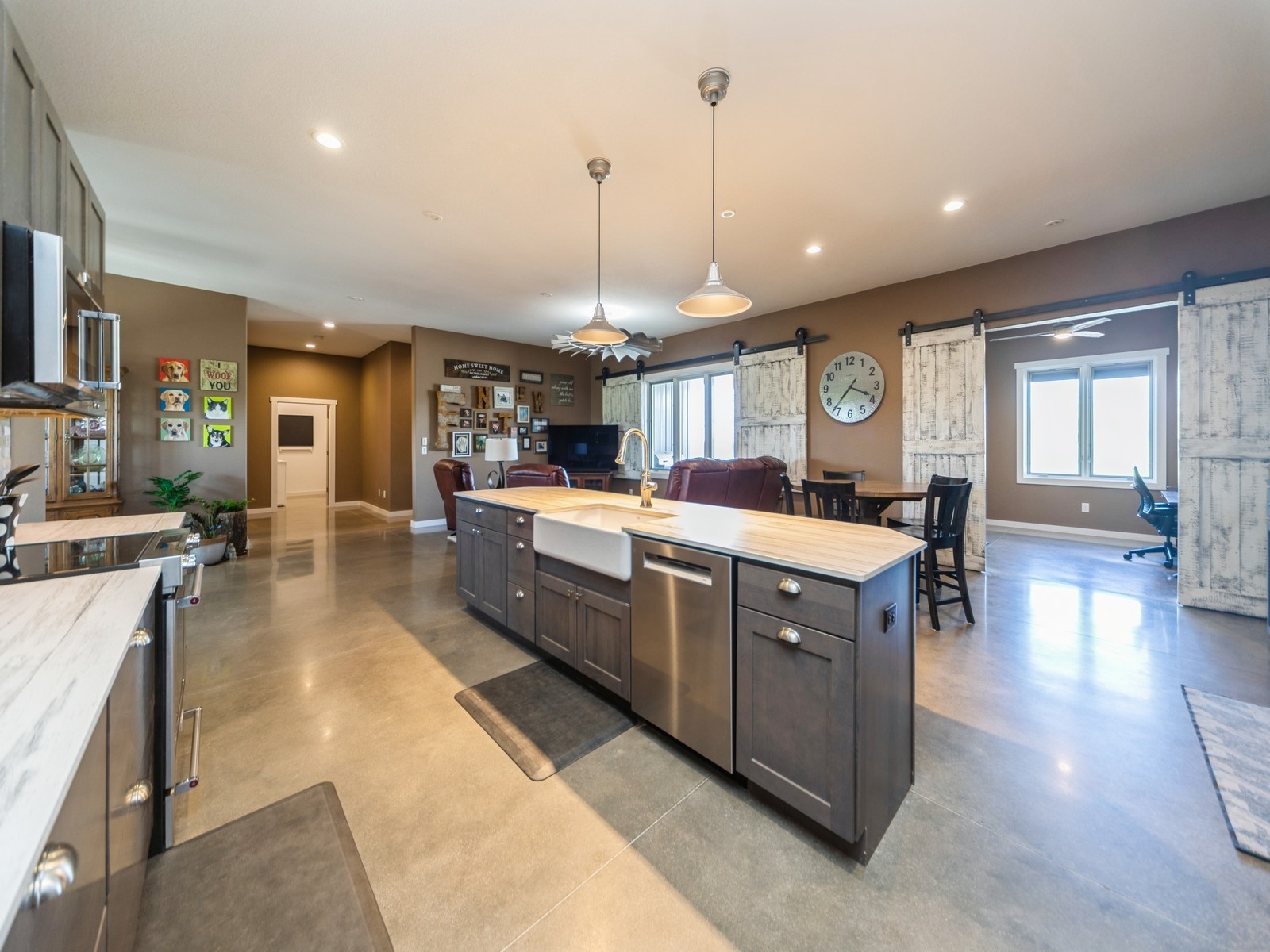 1563 105th Street, Earlham, Iowa image 2