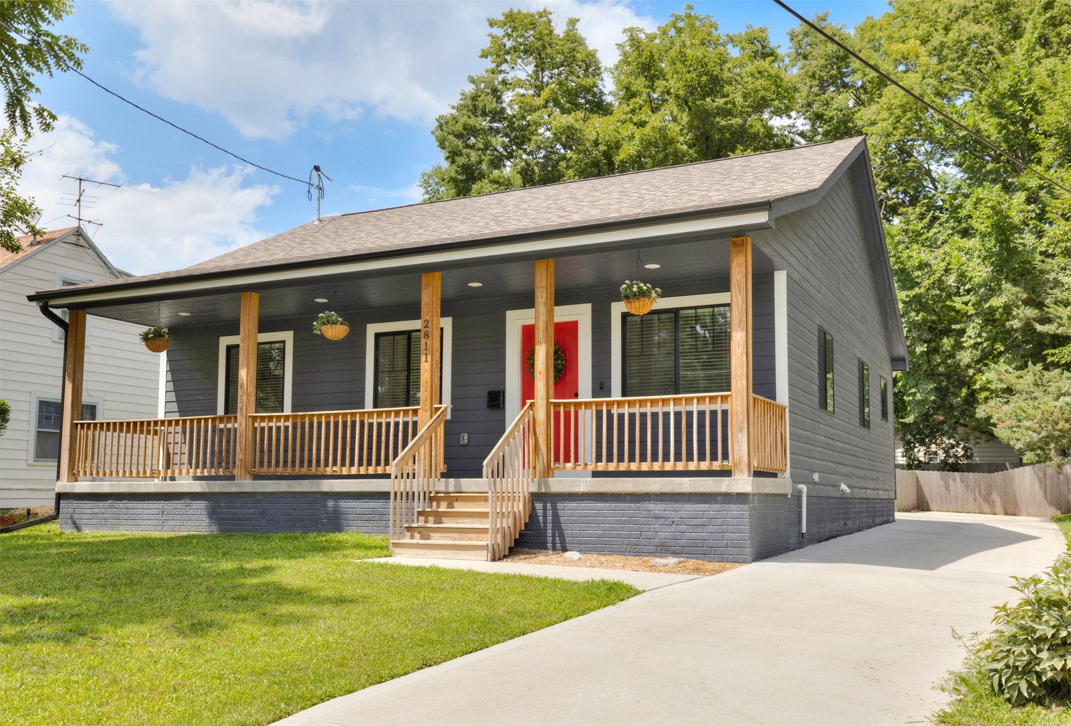 Photo 1 of 34 — 2811 Payne Road, Des Moines, IA 50310