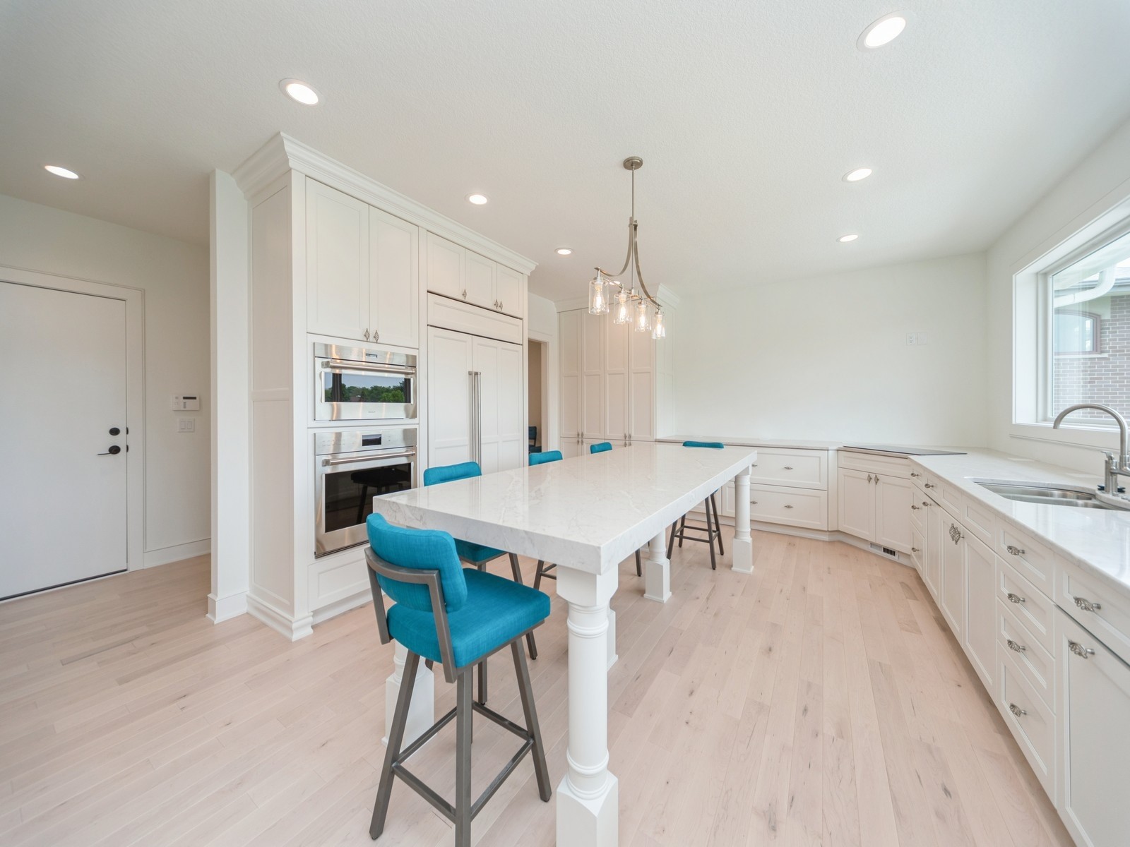 1863 Glen Oaks Drive