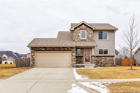 Homes For Sale - 499 Meadow Brook Place<br/> Huxley, IA 50124