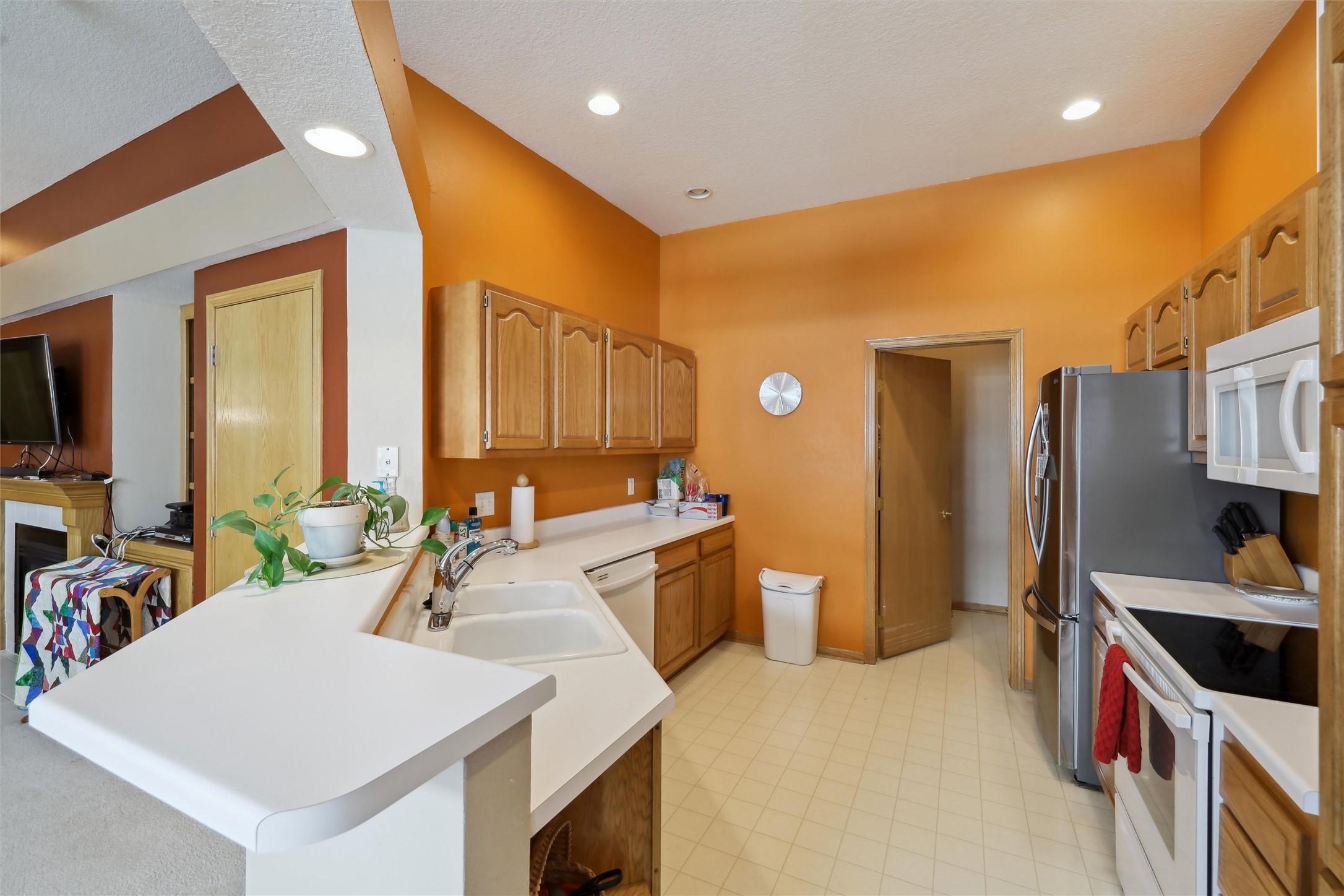 2329 Valley Ridge Place, West Des Moines, Iowa image 13