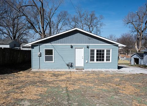 Homes For Sale - 1212 E 36th Street<br/> Des Moines, IA 50317