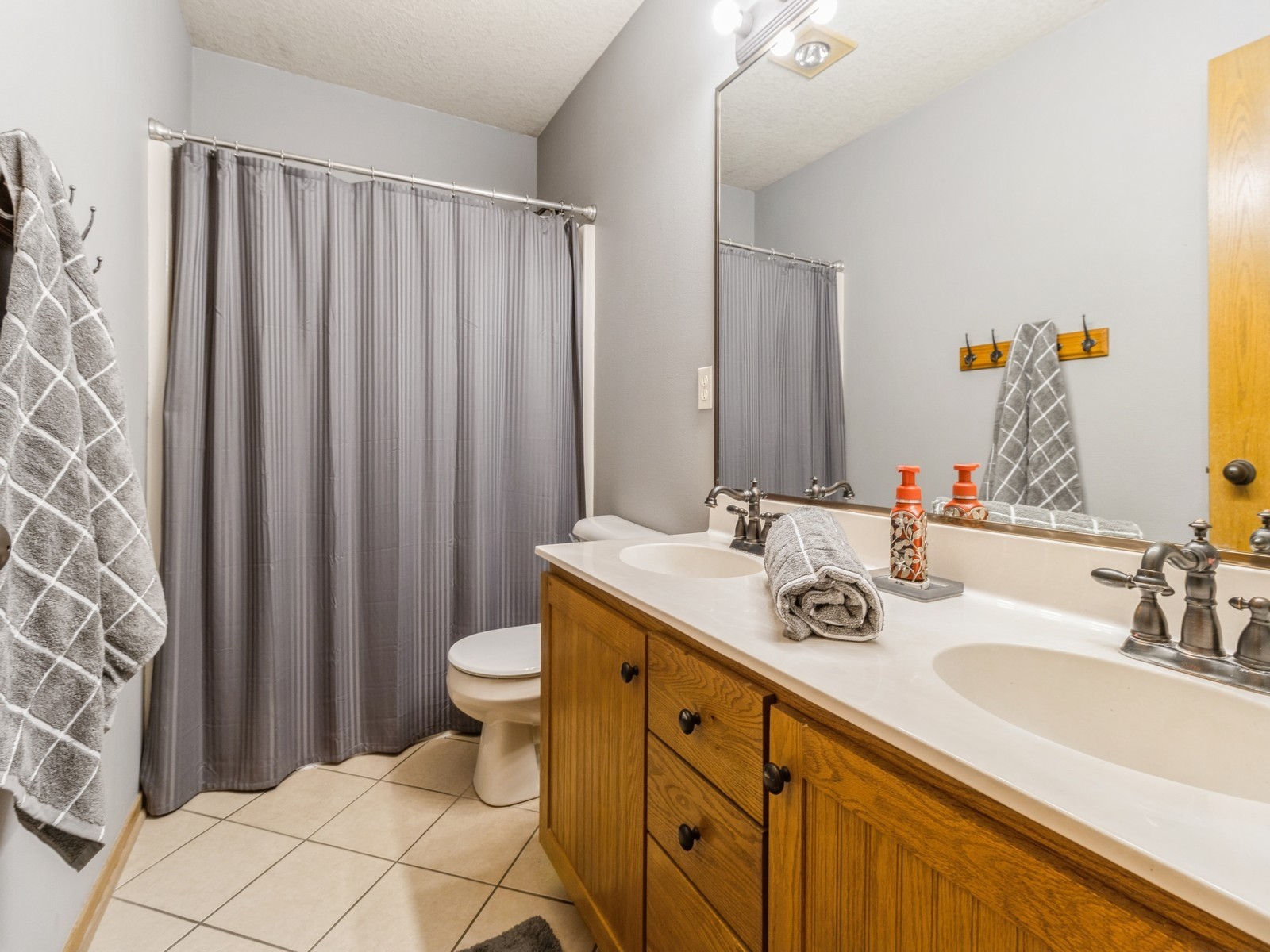 6818 Jules Verne Court, Johnston, Iowa image 22