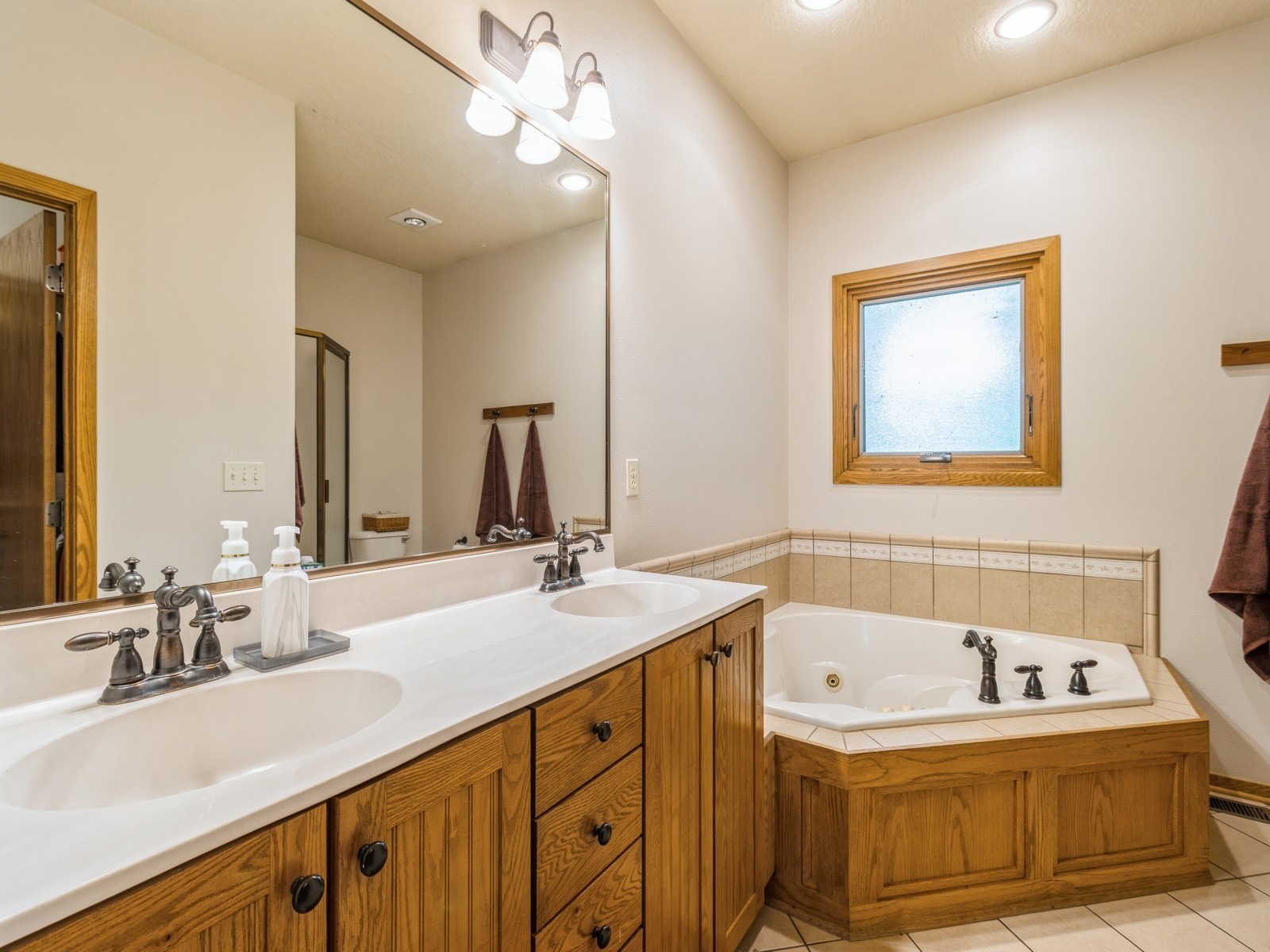 6818 Jules Verne Court, Johnston, Iowa image 17