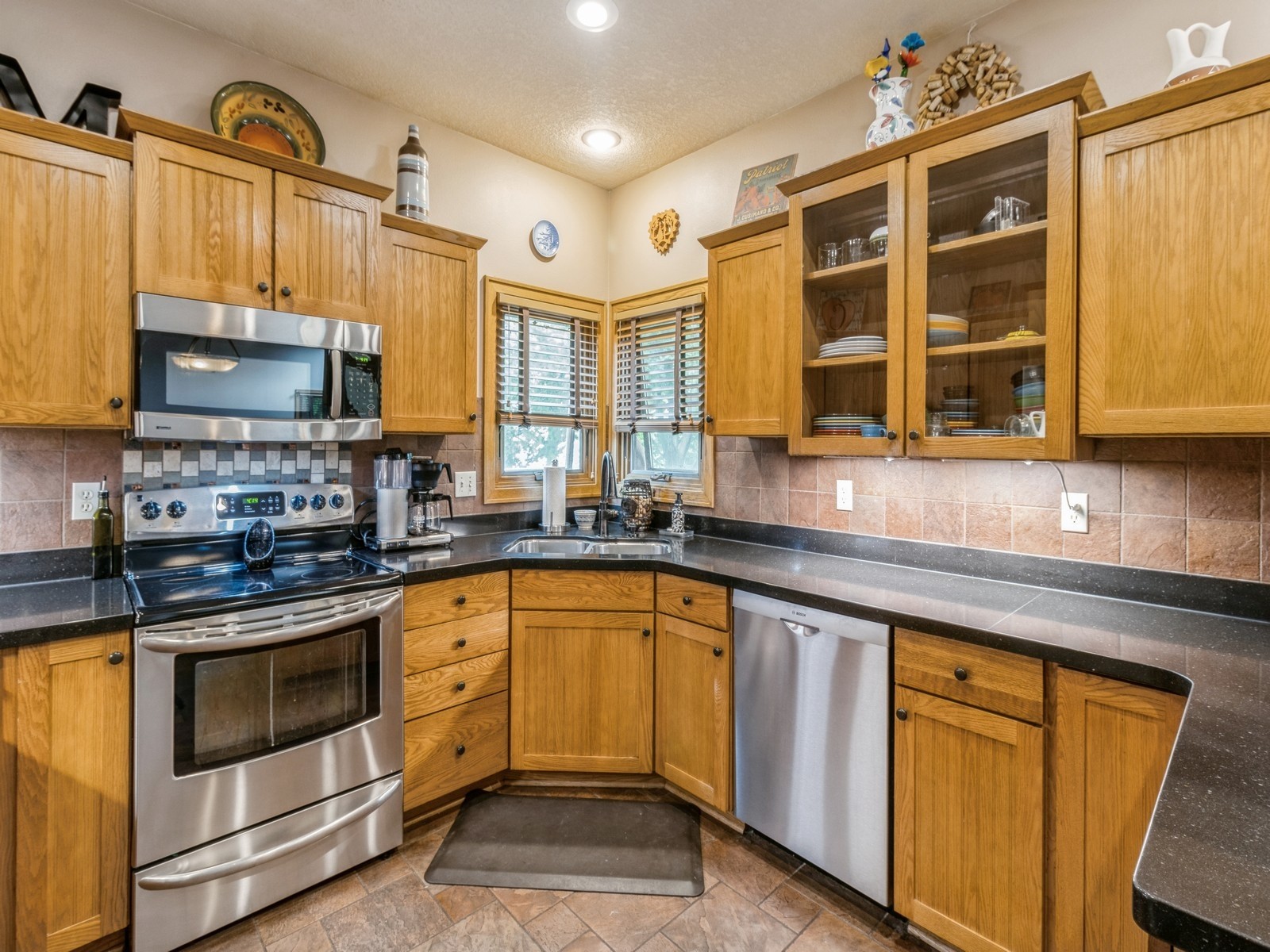 6818 Jules Verne Court, Johnston, Iowa image 8