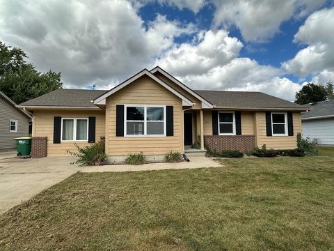 Homes For Sale - 1413 W Washington Street<br/> Winterset, IA 50273