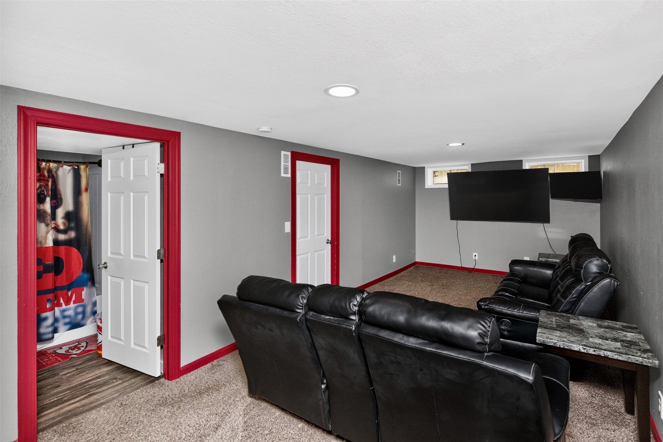 2705 E 39th Street