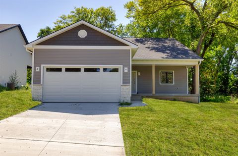 Homes For Sale - 1417 Pioneer Road<br/> Des Moines, IA 50315