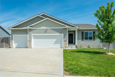 Homes For Sale - 403 Lacy Circle<br/> Mitchellville, IA 50169