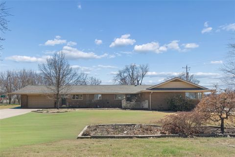 Homes For Sale - 7254 Wilshire Boulevard<br/> Windsor Heights, IA 50324