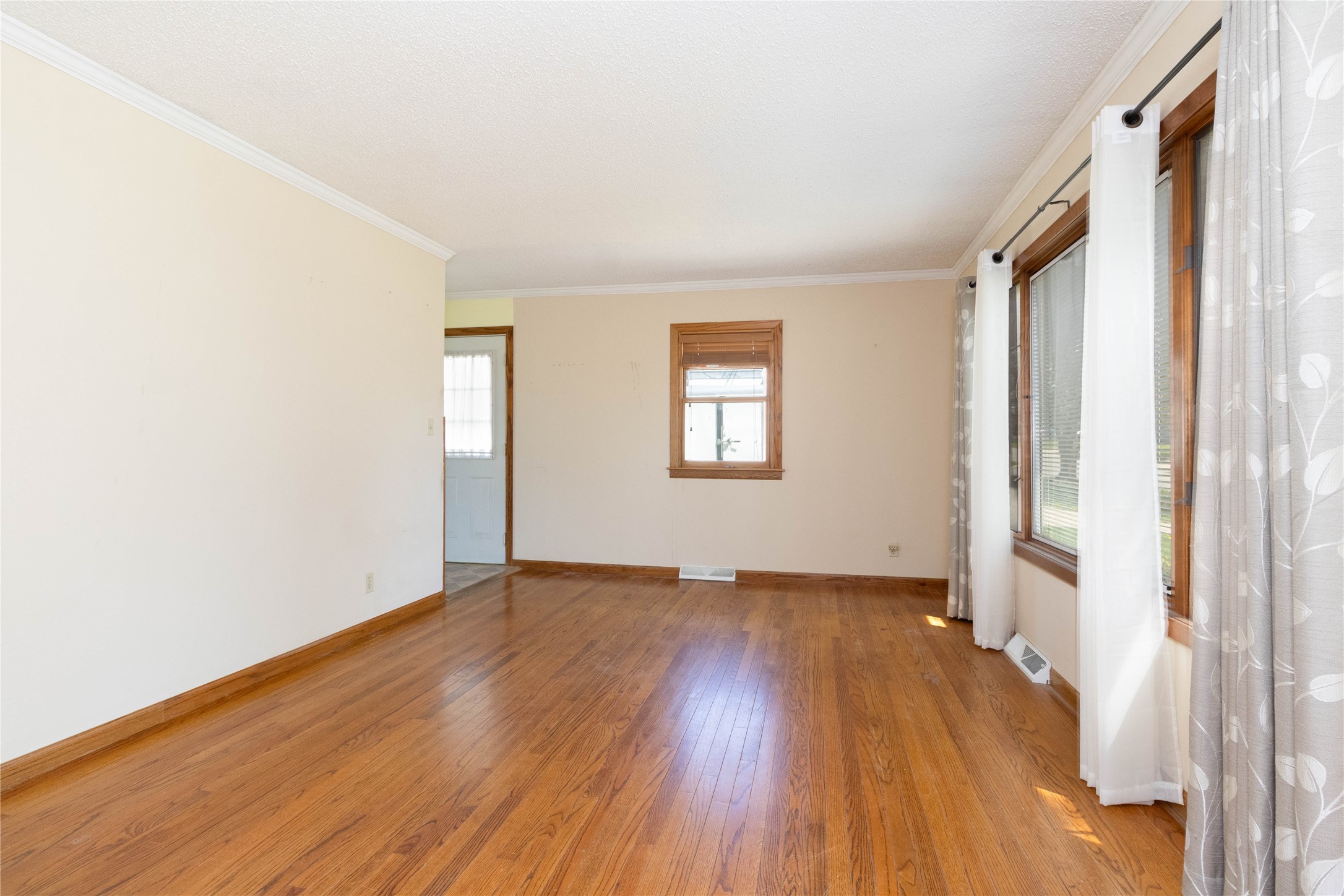 1716 N 2nd Avenue, Newton, Iowa image 2