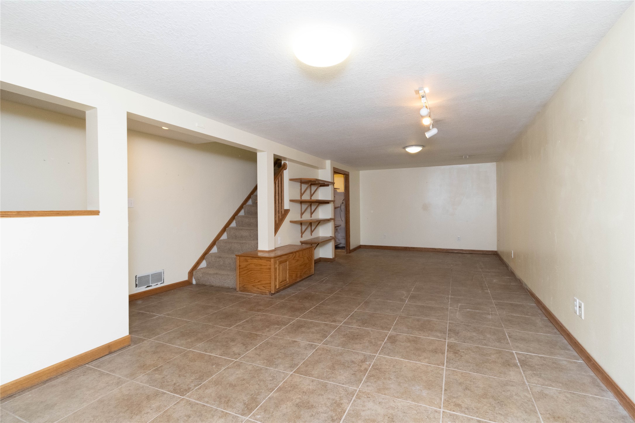 1716 N 2nd Avenue, Newton, Iowa image 12