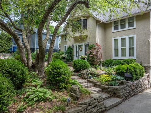 Homes For Sale - 2410 Terrace Road<br/> Des Moines, IA 50312