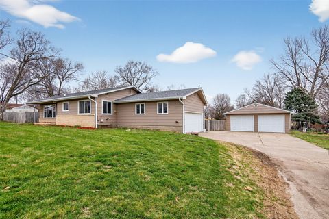 Homes For Sale - 2630 NE Aurora Avenue<br/> Des Moines, IA 50317