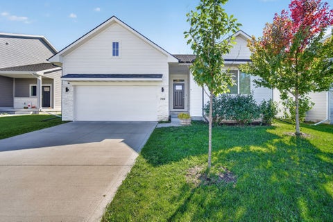 Homes For Sale - 700 SE Drumlin Drive<br/> Waukee, IA 50263