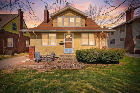 Homes For Sale - 4221 Hickman Road<br/> Des Moines, IA 50310