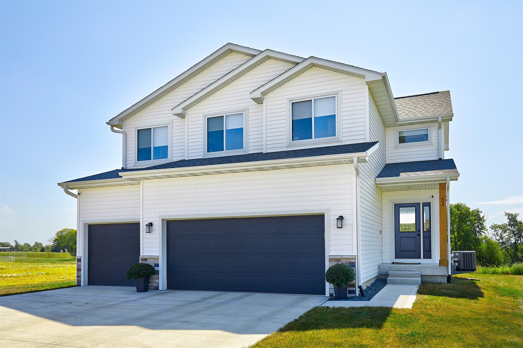 500 W Walnut Place